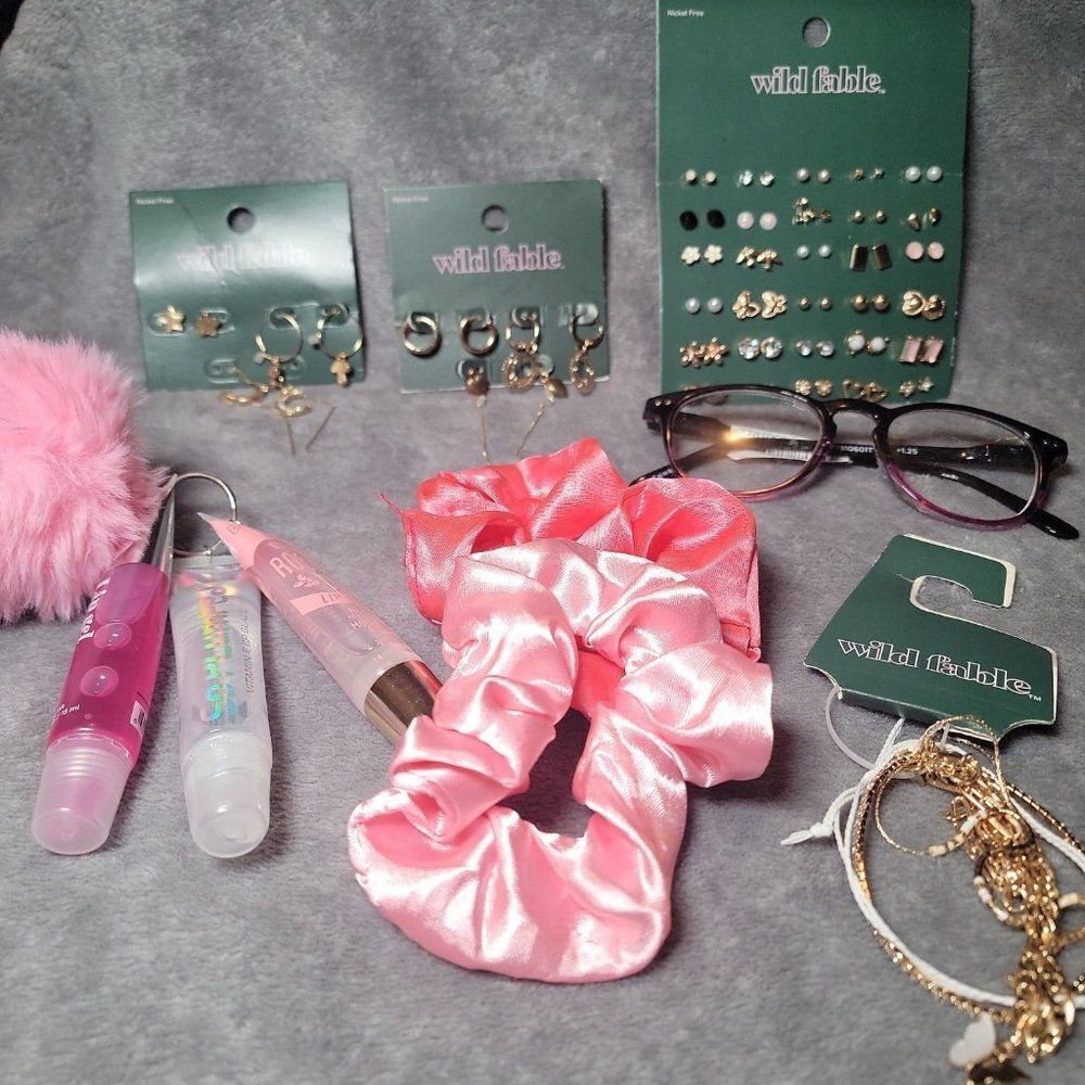 Wild Fable Womens Gold Pink Earring Glasses Lip Gloss Scrunchies Accessory Set